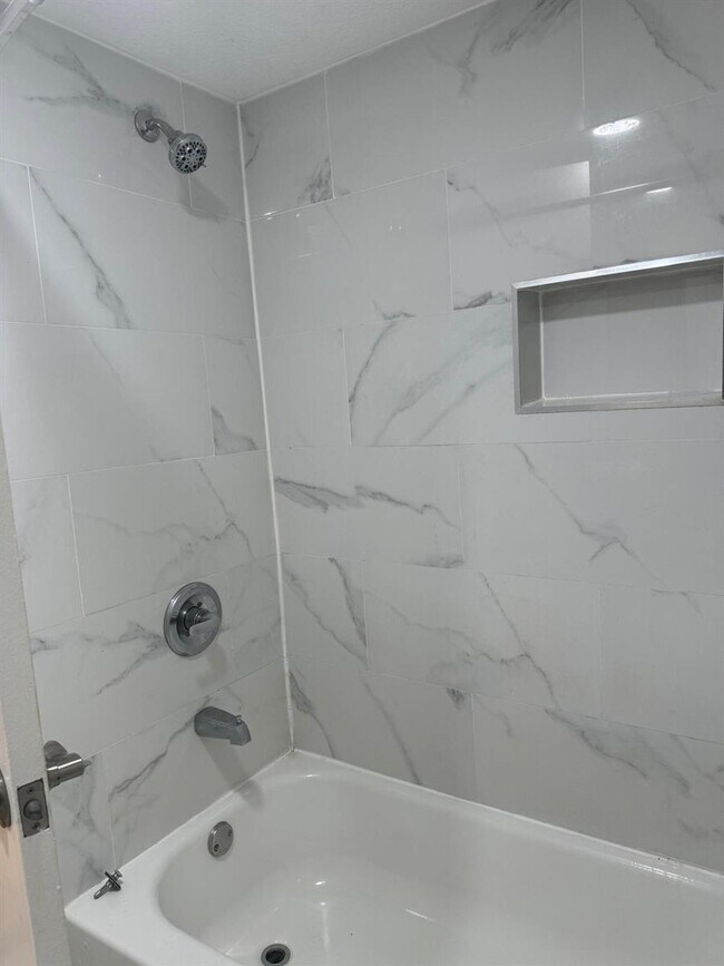 Foto del edificio - 2771 Riverside Dr