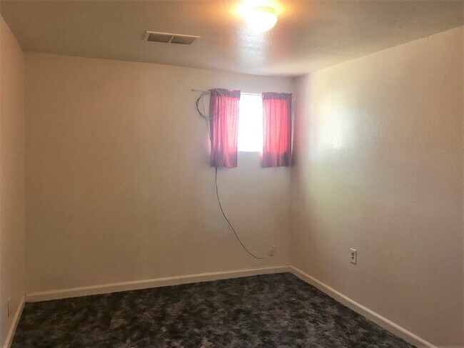 Foto del edificio - 736 W. 12th