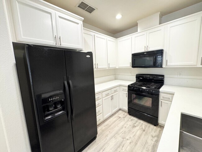 Building Photo - Perfect Shape Townhome in North Livermore ...