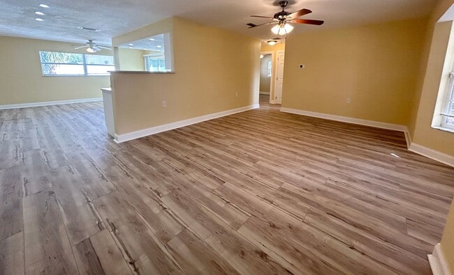 Foto del edificio - Remodeled 3 bedroom 2 bath Home in NE St Pete