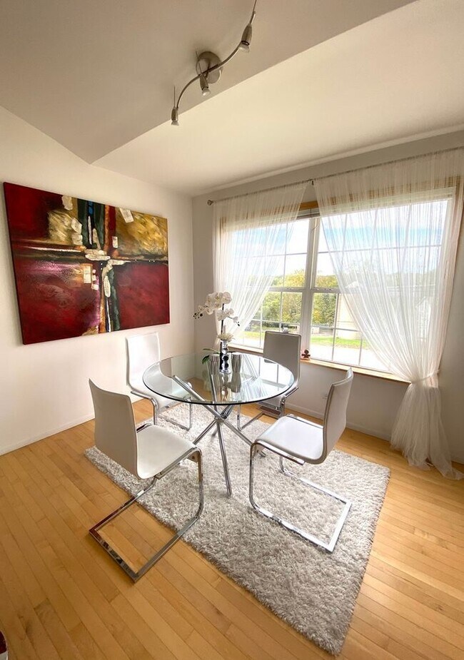 Foto del edificio - 908 Windstone Ct