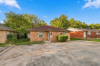 Building Photo - 2BR/1.0BA Home - Arlington