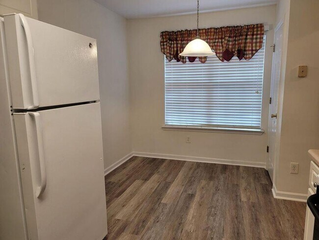 Building Photo - 103 Sabal Dr