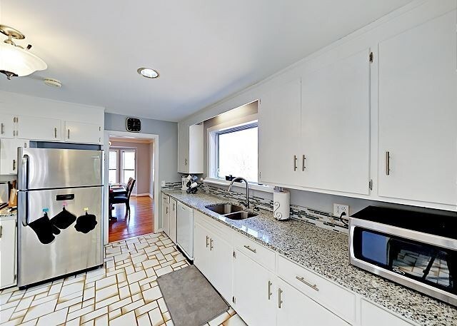 Building Photo - 5705 Vine Ridge Dr