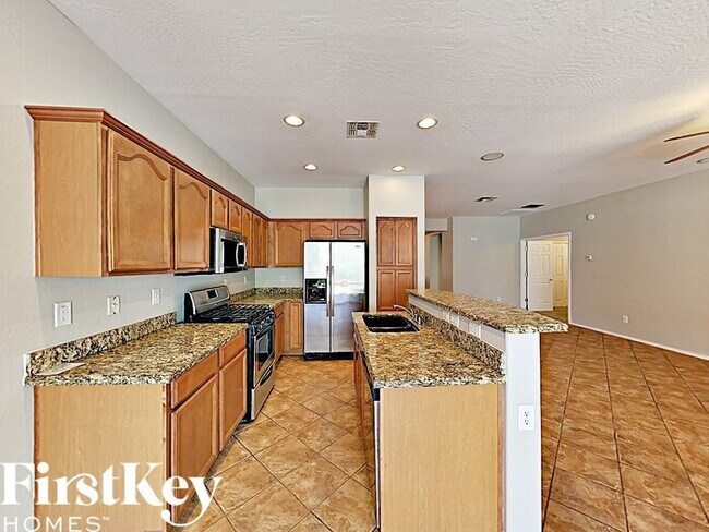 Building Photo - 10342 W Foothill Dr
