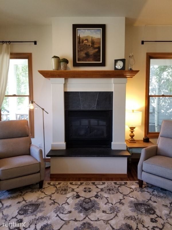 Building Photo - 4 br, 2.5 bath House - 2424 Snapdragon St