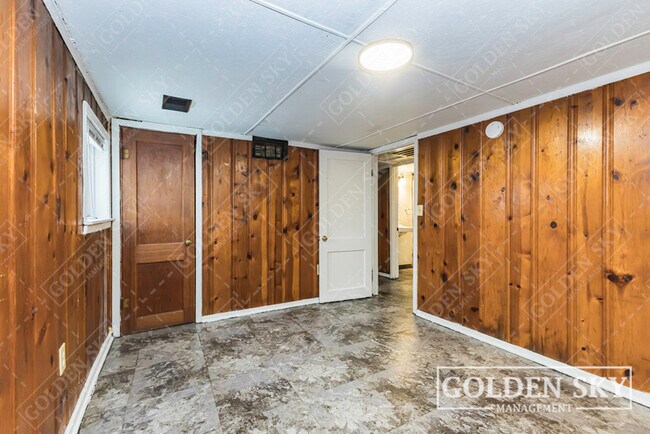 Building Photo - 2011 E 18th St