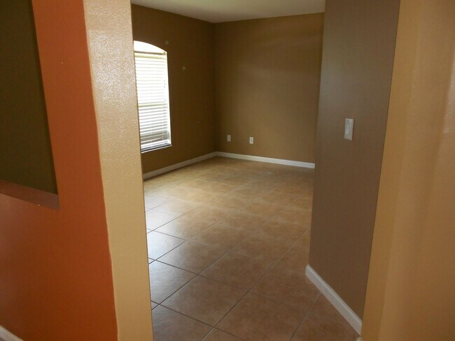 Foto del edificio - 3/2/2 with home with 1412 living sqft is c...