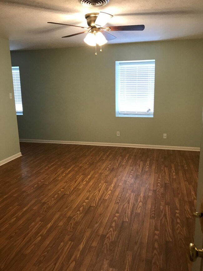 Building Photo - 1511 Wyandotte Ln