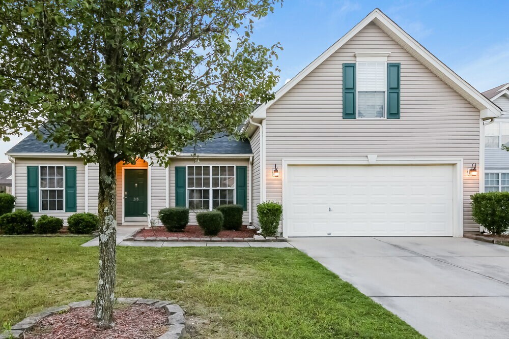 Foto principal - 218 Summit Park Ct