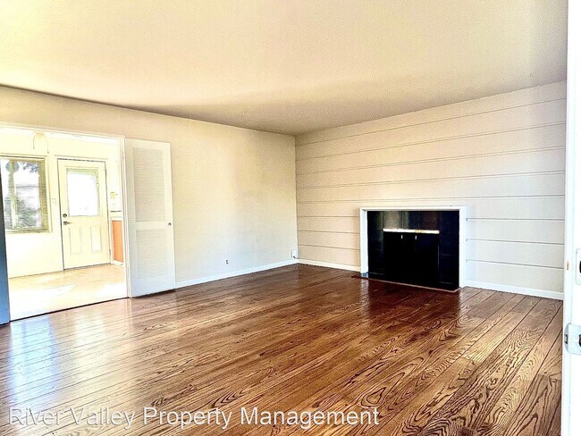 Building Photo - 2 br, 1 bath House - 3106 Miramar Rd