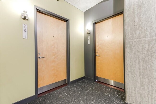 Foto del edificio - 1926 W Burnside St