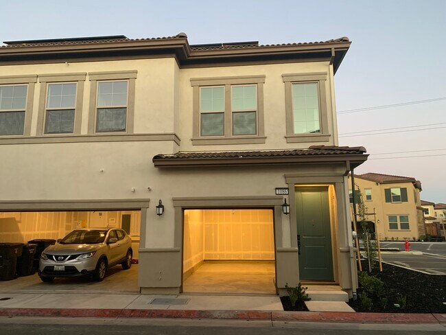 Casita Unit with Single Car Garage - 1086 S Cress Ct