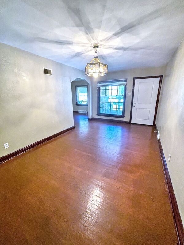 Foto del edificio - 10025 Sheldon Dr