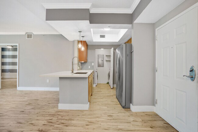 Building Photo - 2000 N Bayshore Dr
