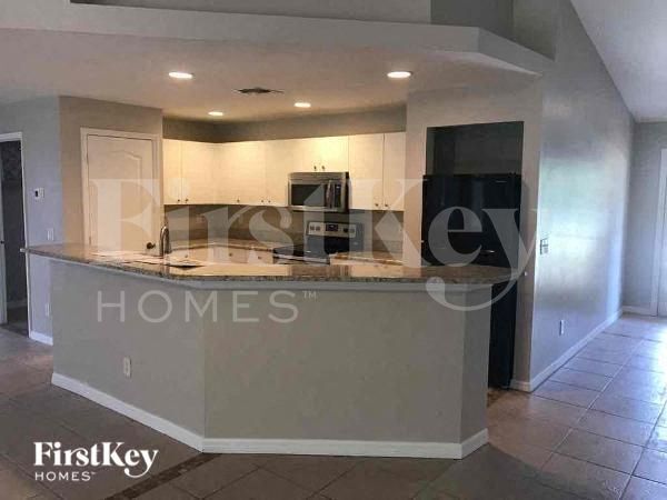 Foto del edificio - 1002 NE 33rd Ln