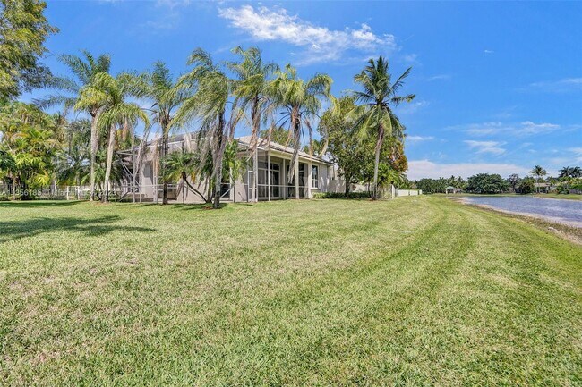Building Photo - 2576 Bay Pointe Dr