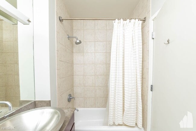 Building Photo - 2 br, 2 bath Condo - 700 N Larrabee St Apt...