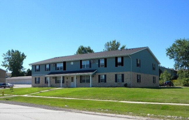 Building Photo - 2022 Sylvan Way