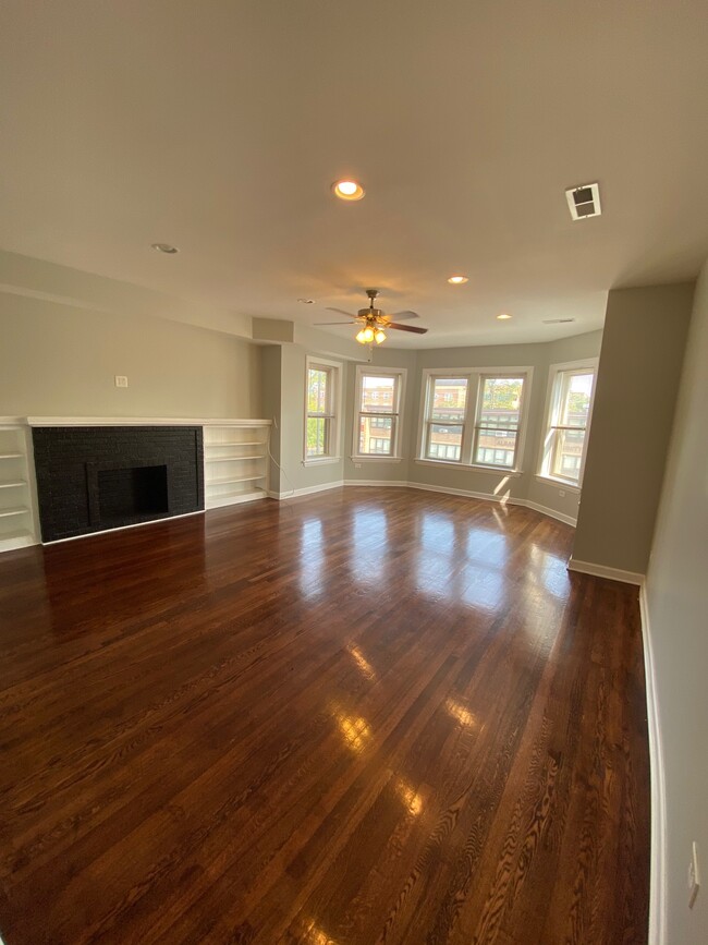 Building Photo - 5114 N Kimball Ave