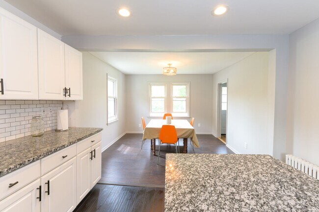 Foto del edificio - 4 Bedroom Colonial Home in Williamstown