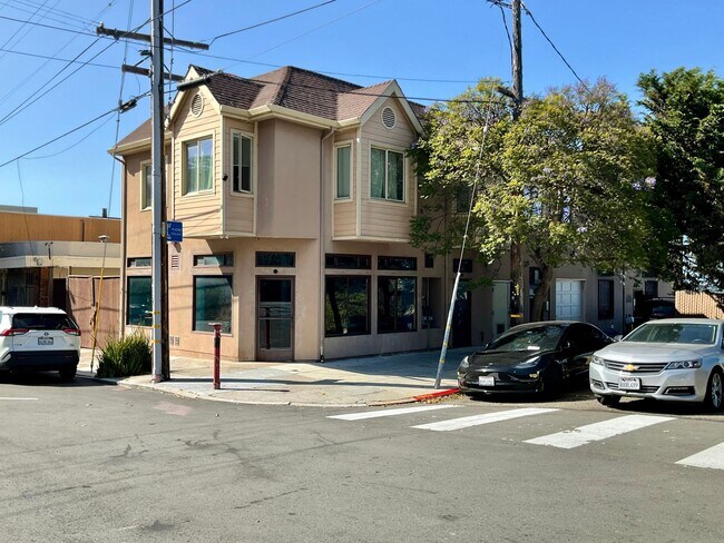 Foto del edificio - Updated TOP FLOOR 2BR/2BA FLAT! IN-UNIT LA...