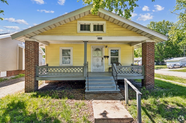 Building Photo - 2109 E Prairie Ave