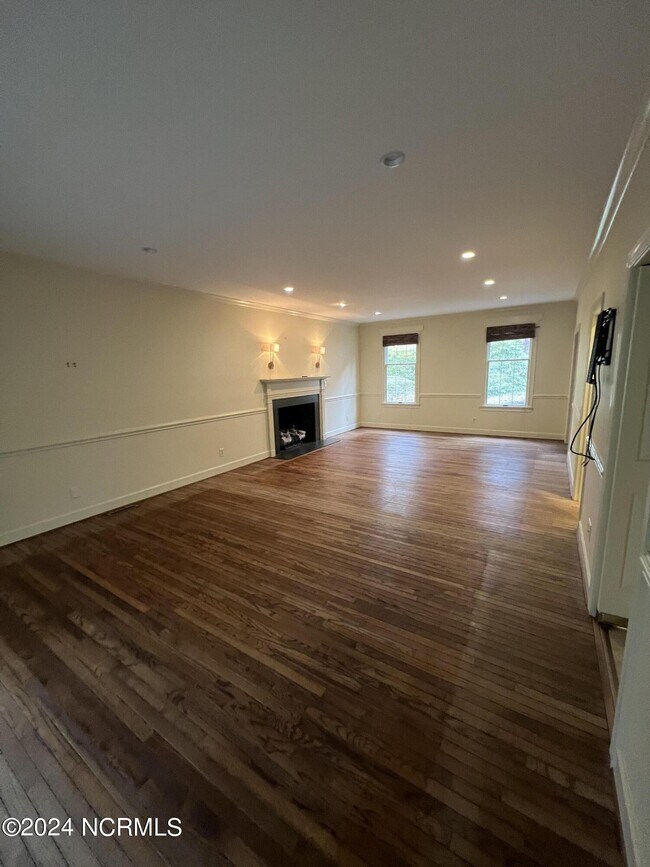 Building Photo - 4 Villagewood Cir