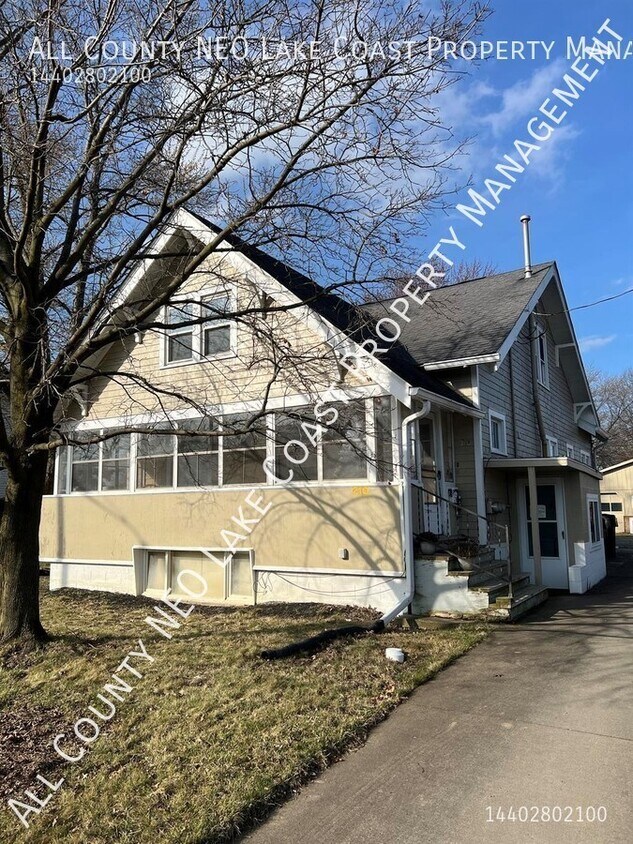 210 Gulf Rd Unit B, Elyria, OH 44035 Room for Rent in Elyria, OH