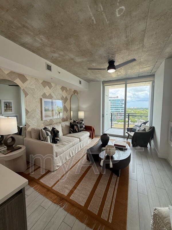 Foto del edificio - 3111 Midtown Blvd