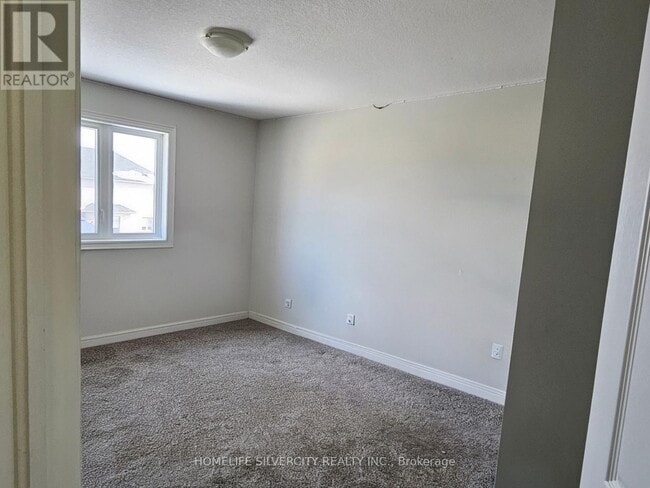 Building Photo - 35 Balmoral Ln