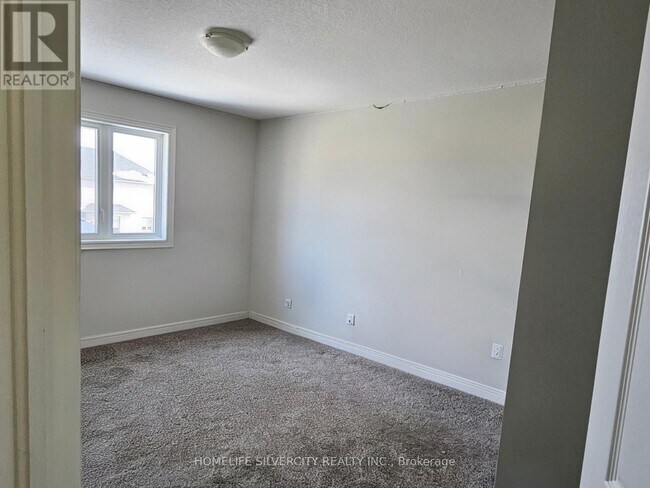 Photo du bâtiment - 35 Balmoral Ln