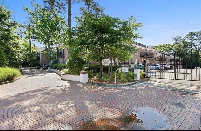 Foto del edificio - 3675 Peachtree Rd NE