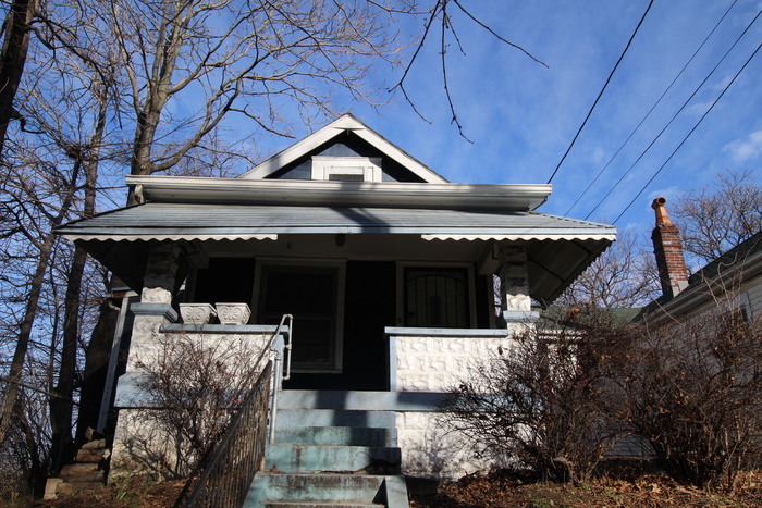 Primary Photo - 3 Bedroom House Close to U OF L