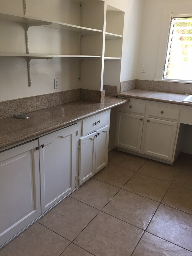 kitchen - 1230 S Catalina St