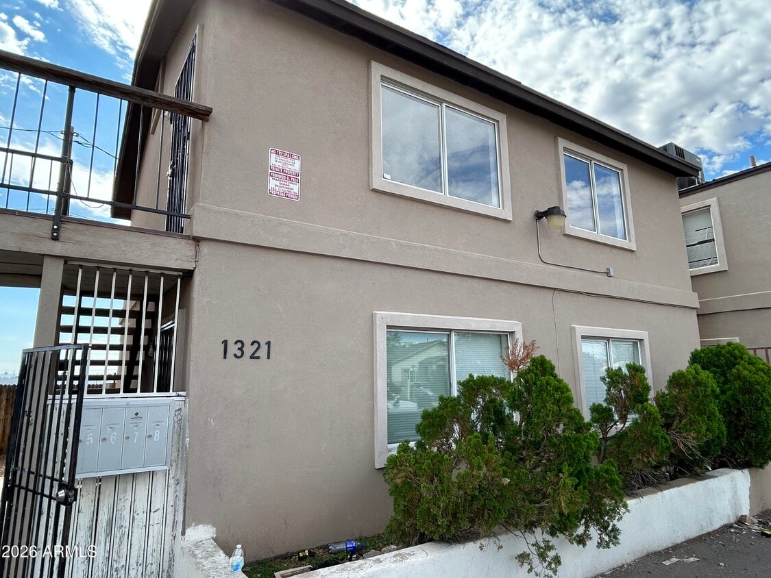 Foto del edificio - 1321 W Vogel Ave