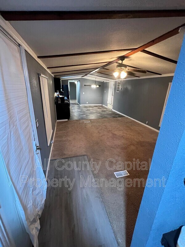 Building Photo - 102 Fentress Star