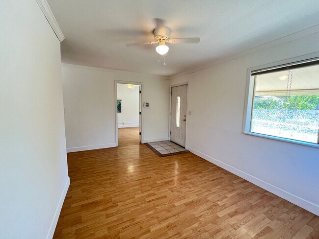 Building Photo - 2Bd/2ba House in N. Portland-Piedmont! Cov...