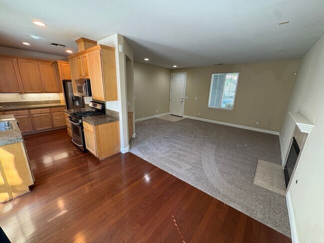 Foto del edificio - Beautiful 3 bed 2 Bath Home in Mountain House