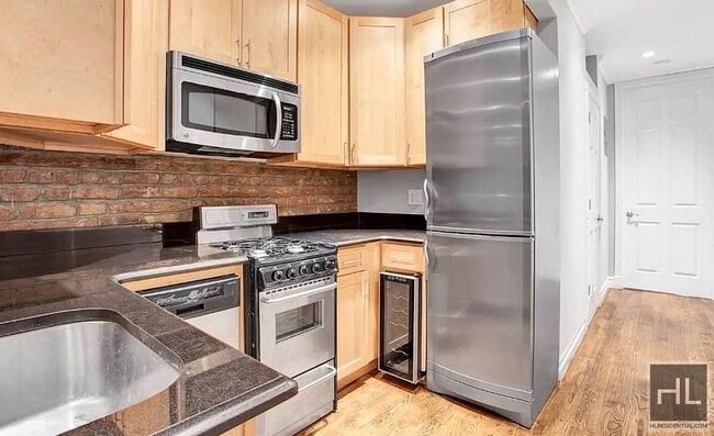 Building Photo - East 10th Street