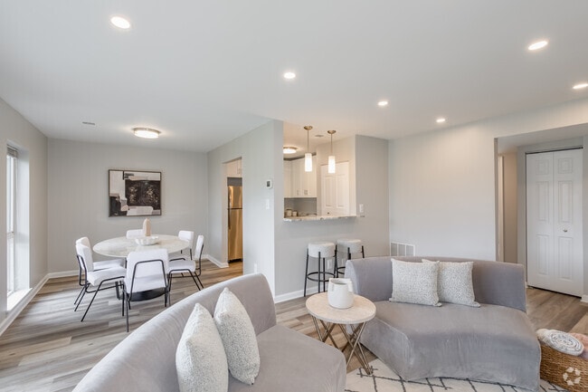 1BR, 1BA - 705SF - Renaissance Hills at Ellicott City