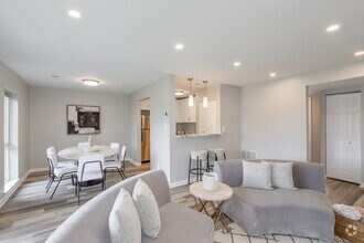 1BR, 1BA - 705SF - Renaissance Hills at Ellicott City