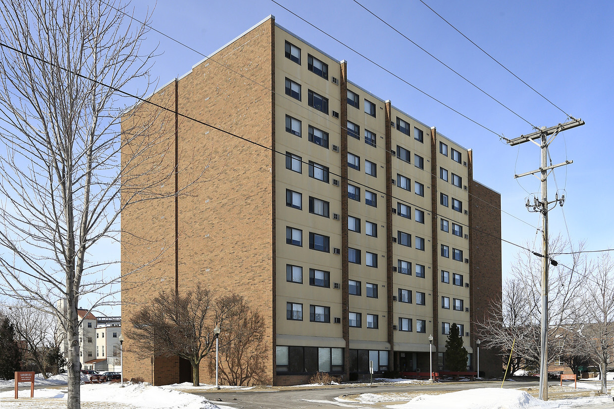 Primary Photo - Harborview Apartments