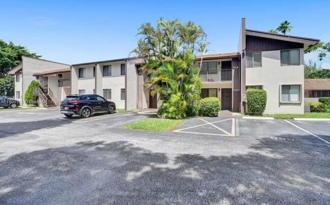 Foto del edificio - 311 W Laurel Dr