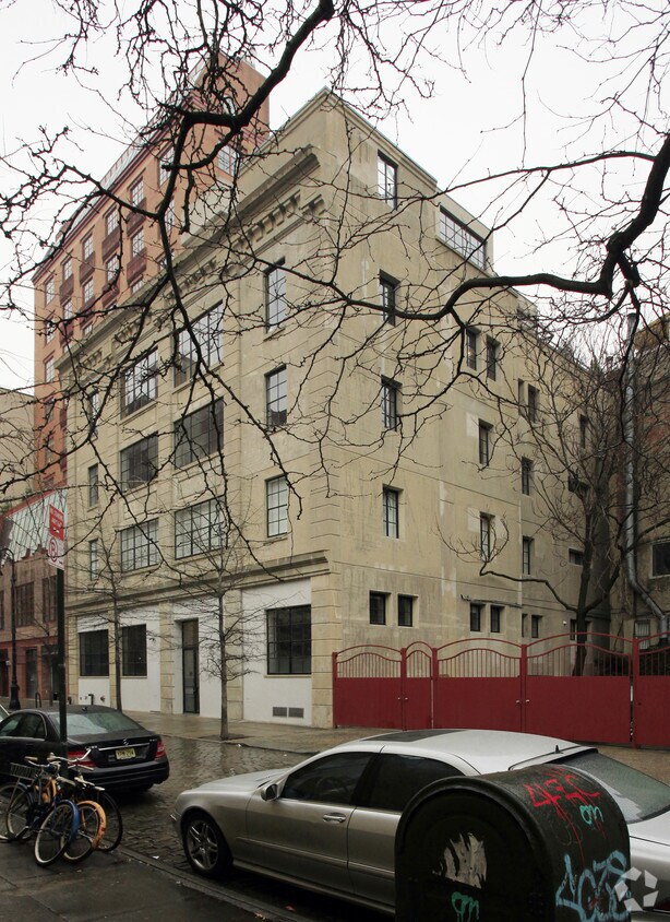 Building Photo - 140-144 Perry St