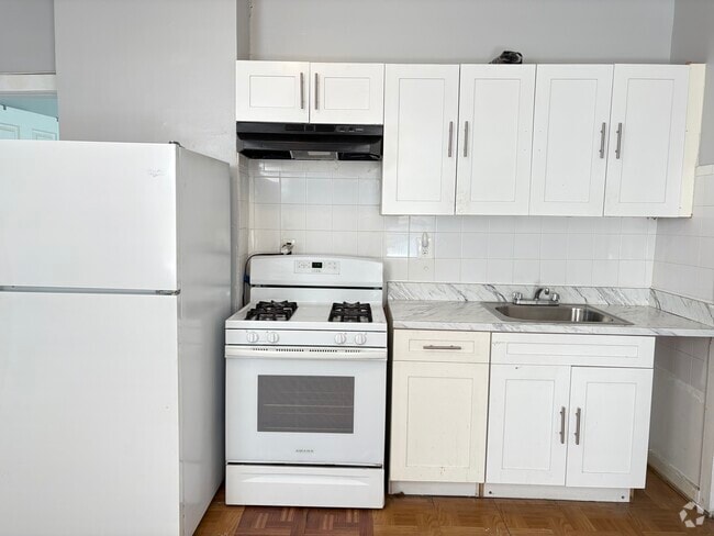 Building Photo - 637 S Park St