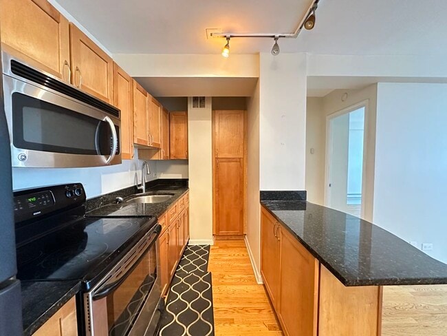 Foto del edificio - 4180 N Marine Dr