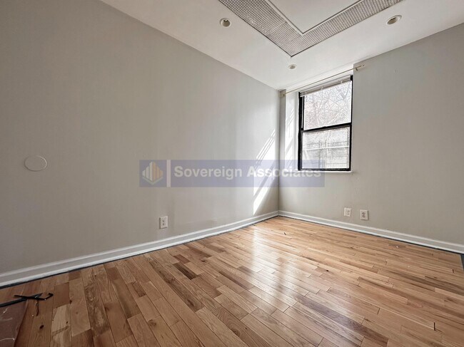 Building Photo - 17 Vermilyea Avenue