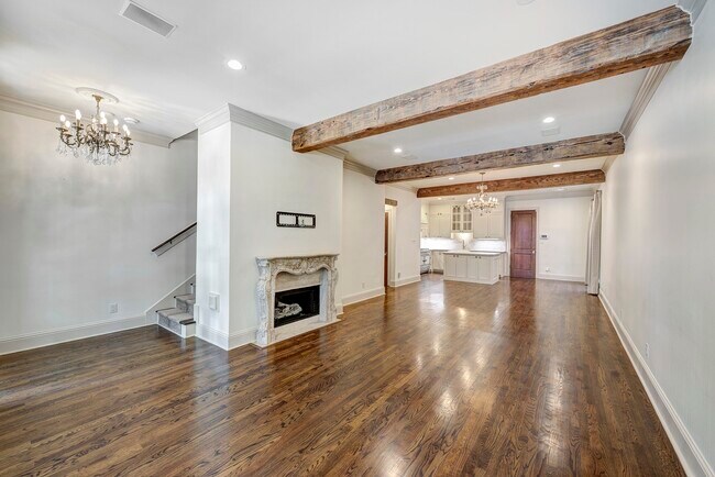 Foto del edificio - 5124 Chevy Chase Dr