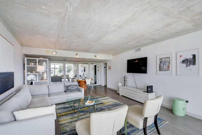 Foto del edificio - 2780 S Ocean Blvd